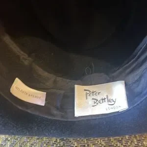 NWOT Peter Bettley London Black felt and velvet Hat from Saks Fifth Ave Peter Bettley | Accessories | Nwot Peter Bettley London  main image 3